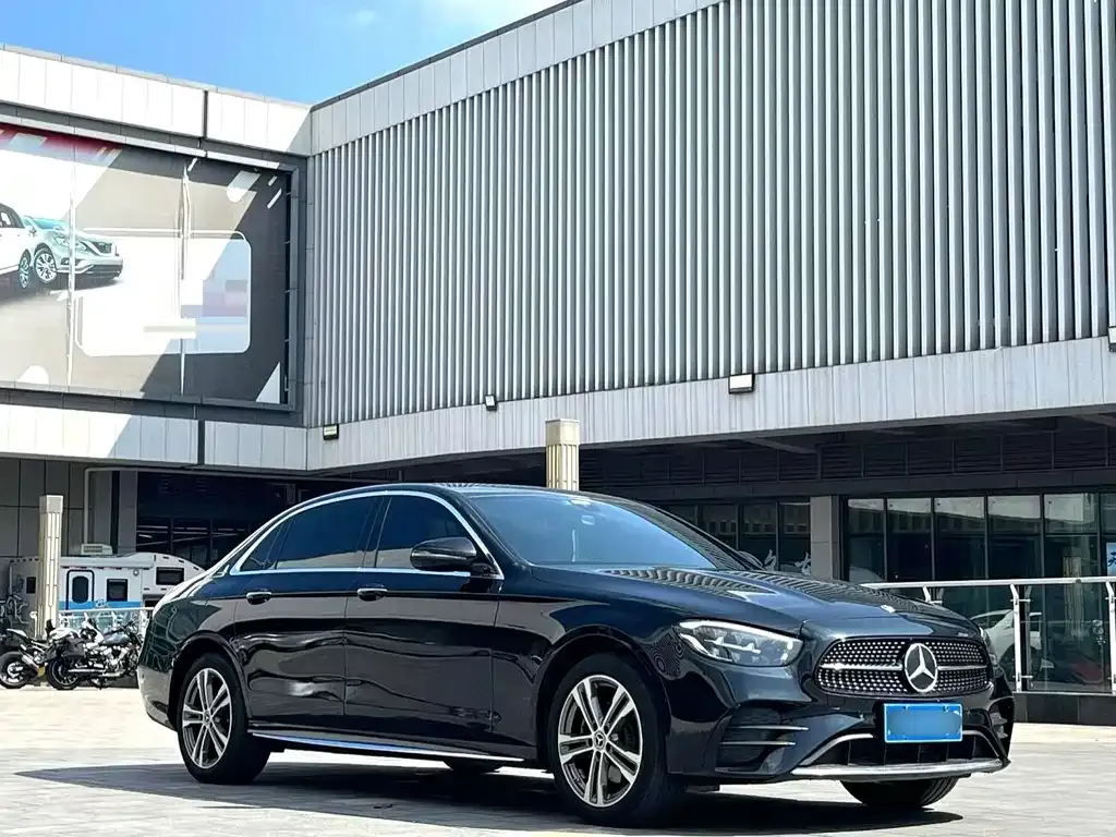 Mercedes-Benz E-Class — фото 3