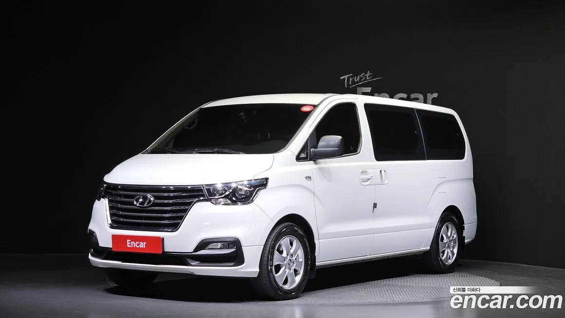 Hyundai Starex — фото 1