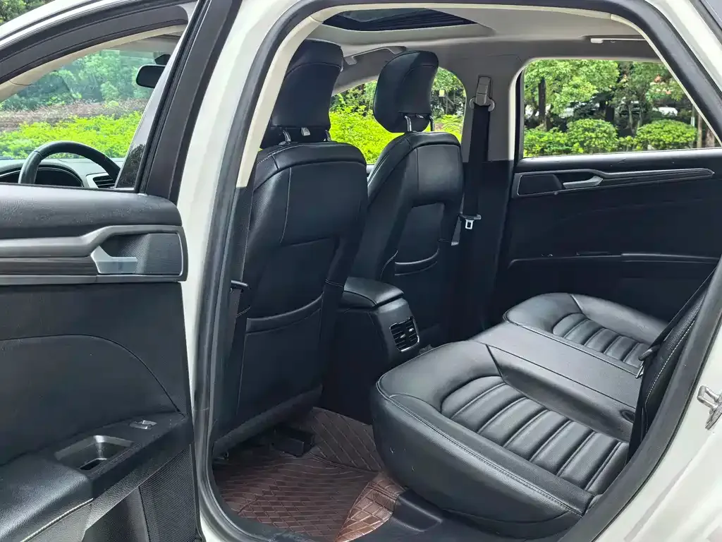 Ford Mondeo 2021 из CN, фото 9