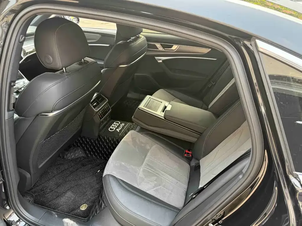 Audi A6L 2024 из CN, фото 9