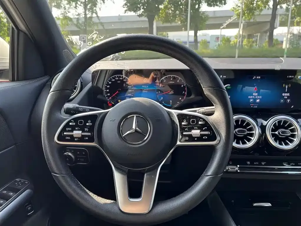 Mercedes-Benz GLA — фото 10