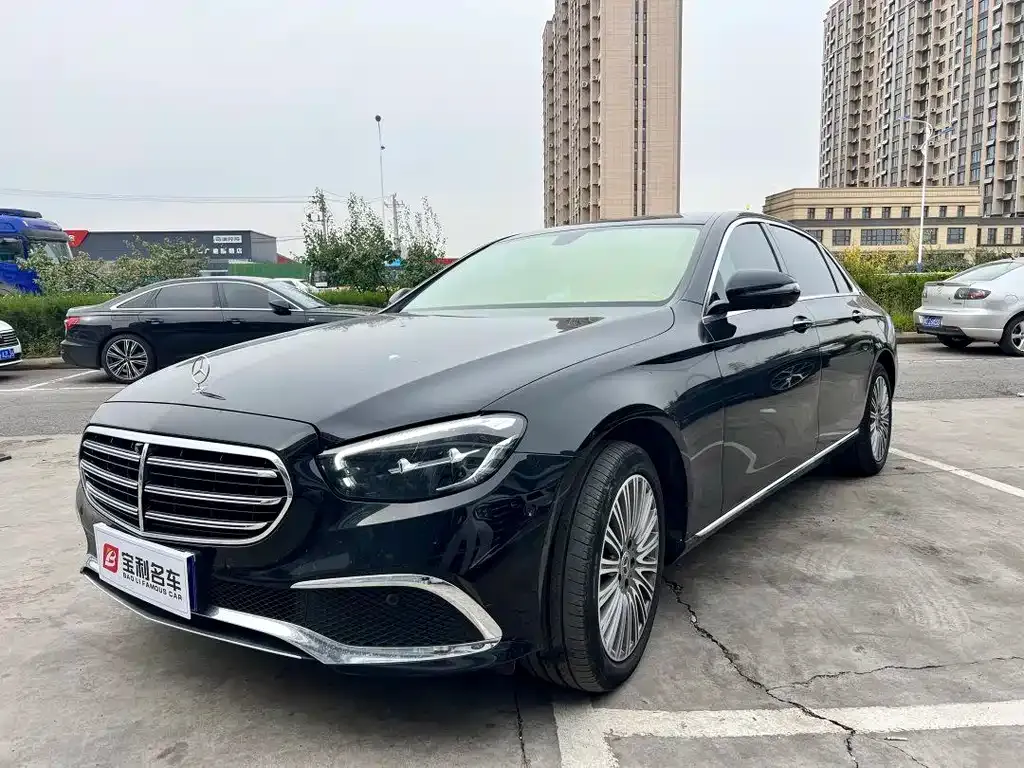 Mercedes-Benz E-Class — фото 1