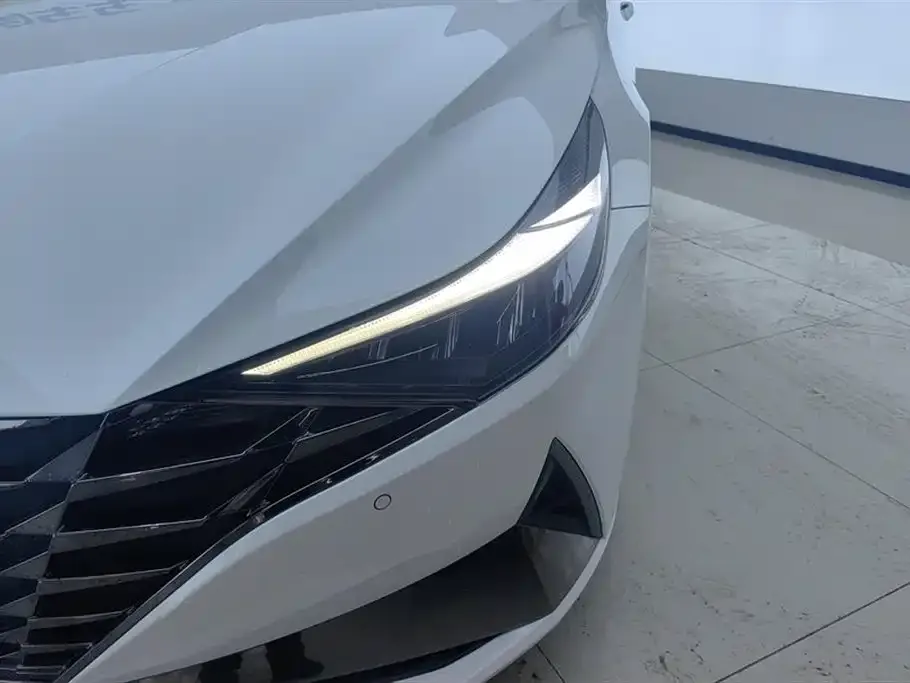 Hyundai Elantra 2023 из CN, фото 5
