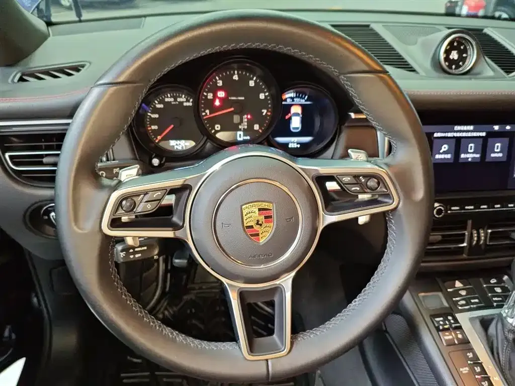 Porsche Macan — фото 10