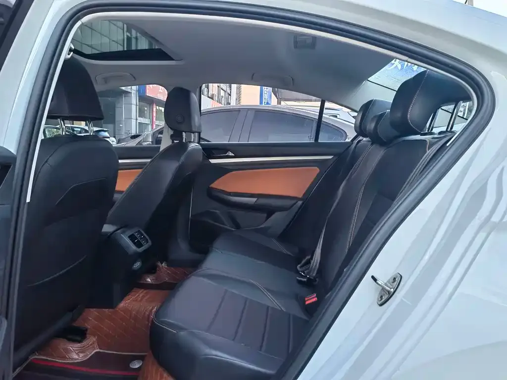 Volkswagen Bora 2023 из CN, фото 8