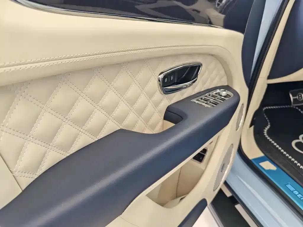 Bentley Bentayga — фото 10
