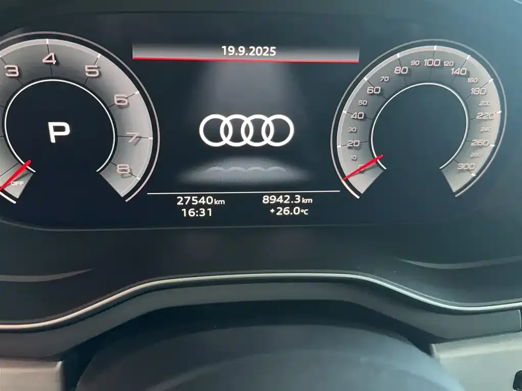 Audi A4L 2023 из CN, фото 4