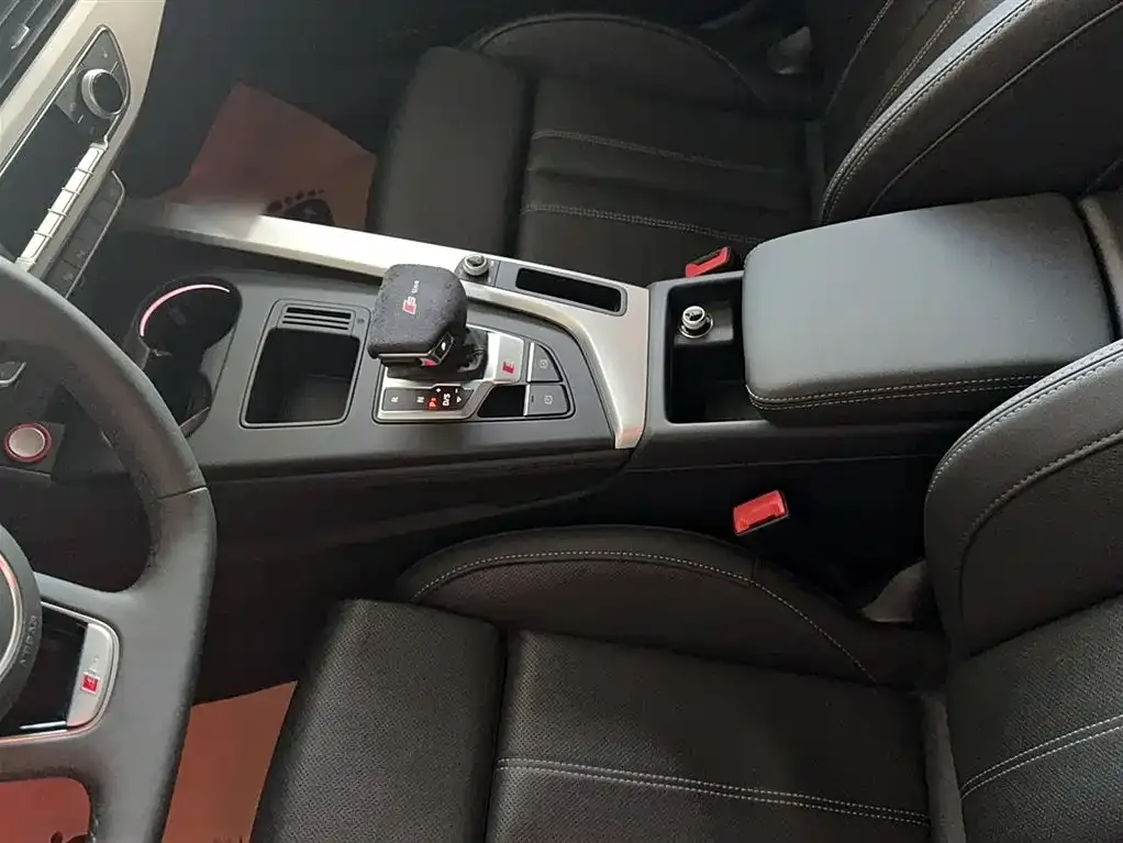 Audi A4L 2023 из CN, фото 8