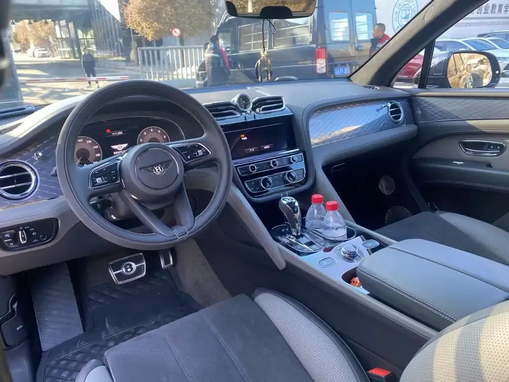 Bentley Bentayga 2022 из CN, фото 3