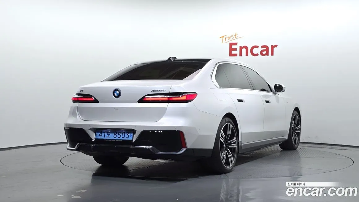 BMW i7 — фото 2