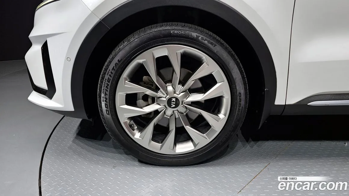 Kia Sorento — фото 5