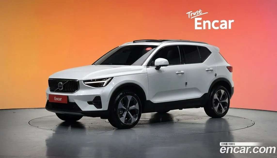 Volvo XC40 — фото 1