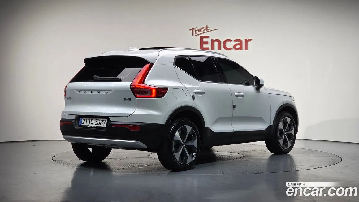 Volvo XC40 — фото 2