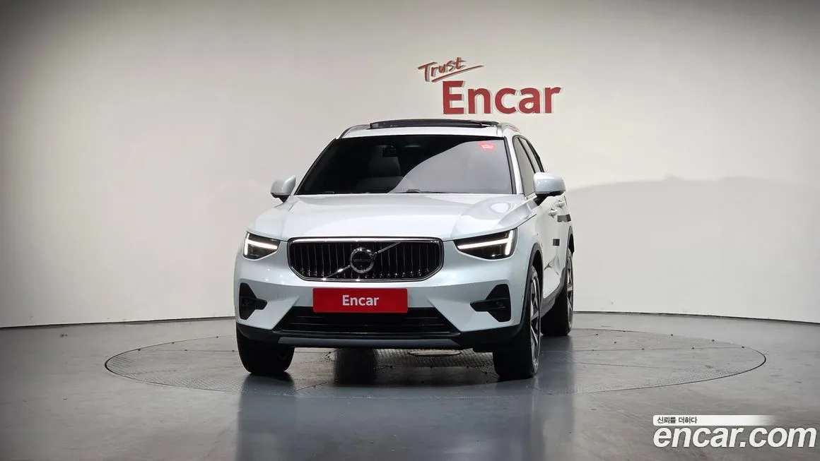 Volvo XC40 — фото 3