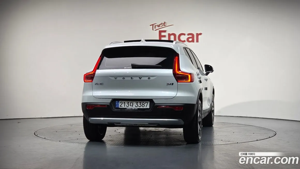 Volvo XC40 — фото 4