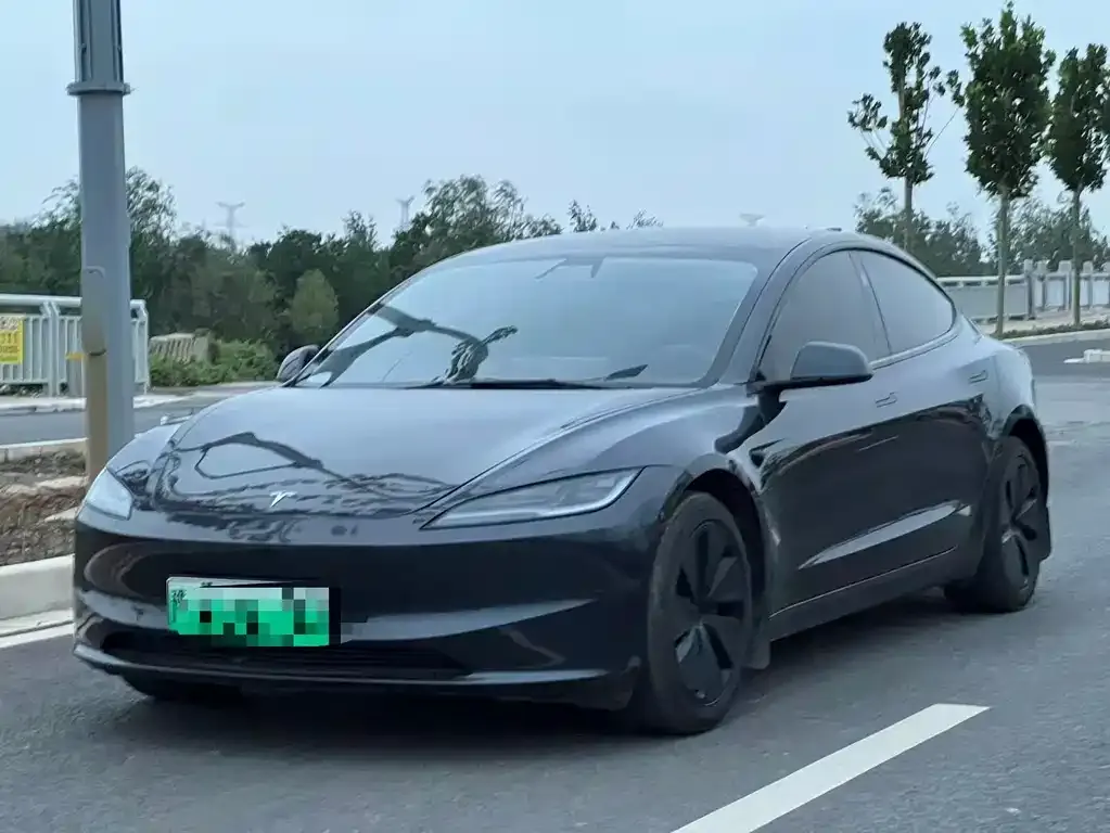 Tesla Model 3 — фото 1