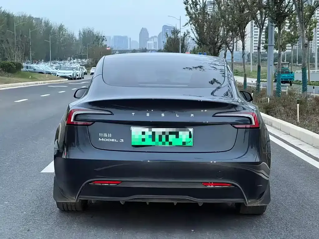 Tesla Model 3 — фото 4