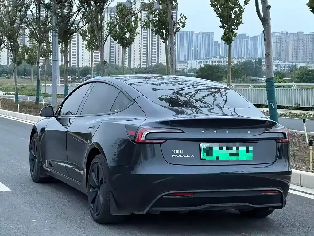 Tesla Model 3 — фото 6