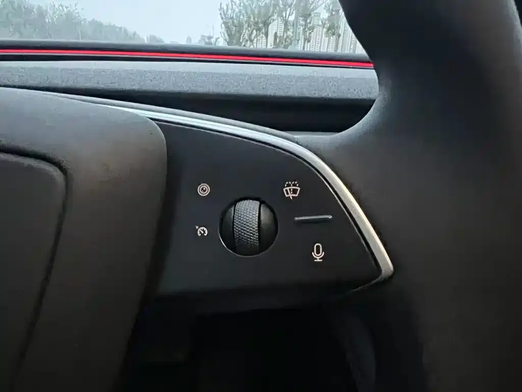 Tesla Model 3 — фото 9