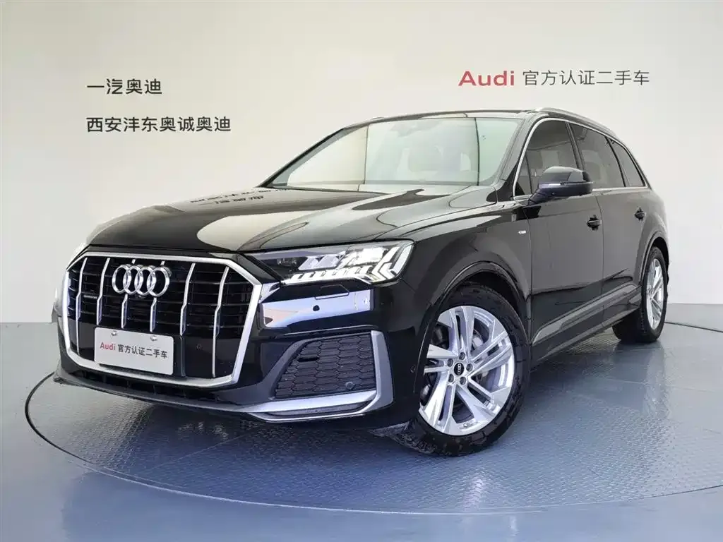Audi Q7 — фото 1