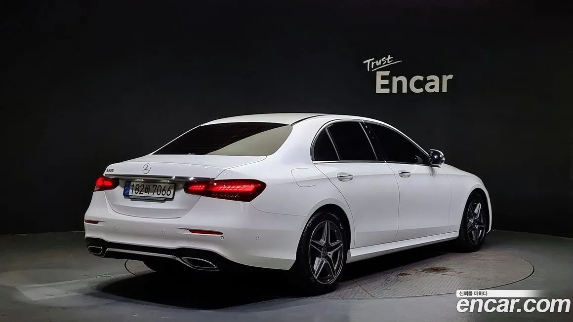 Mercedes-Benz E-Class — фото 2