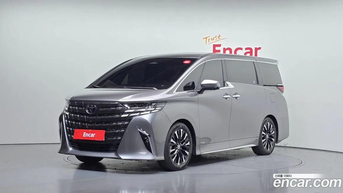 Toyota Alphard — фото 1
