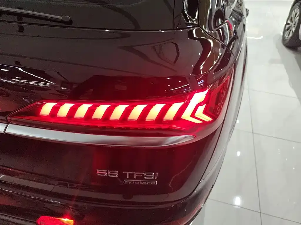 Audi Q7 2023 из CN, фото 8