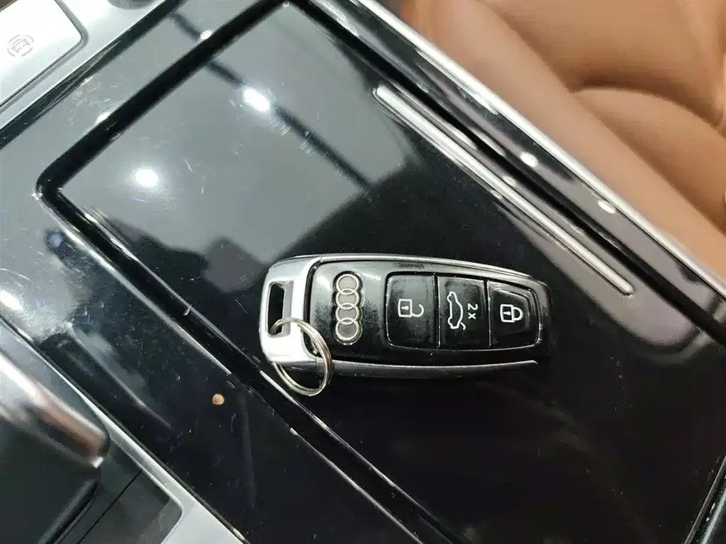 Audi Q7 2023 из CN, фото 9