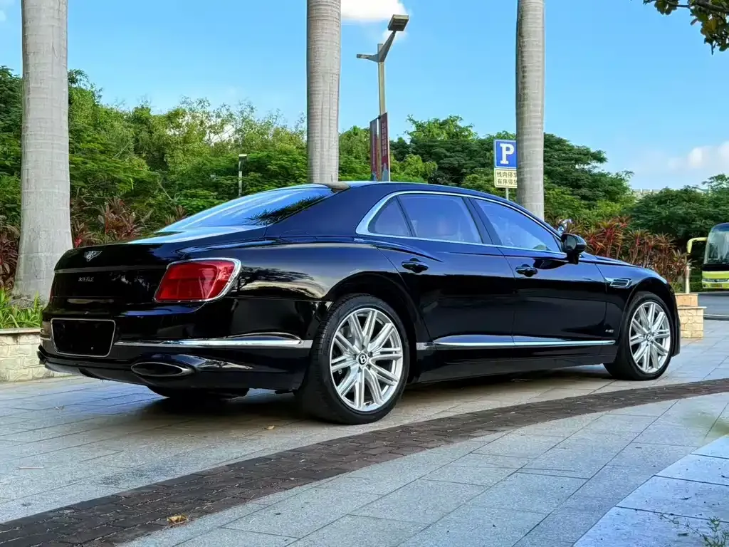 Bentley Flying Spur — фото 4