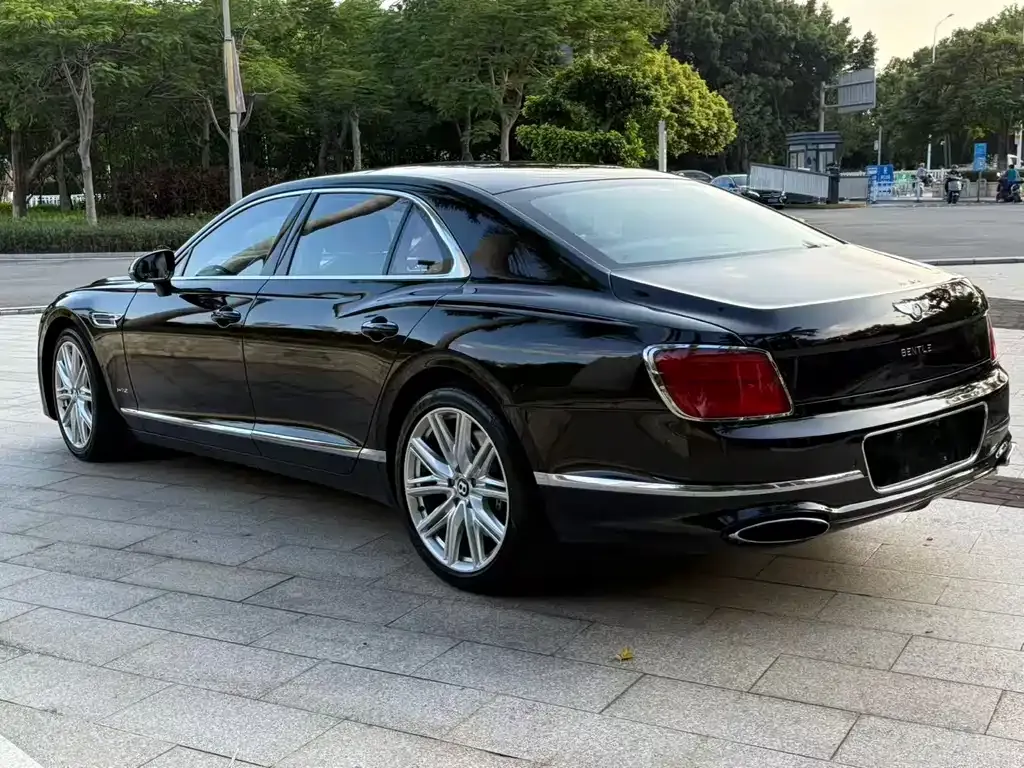 Bentley Flying Spur — фото 5