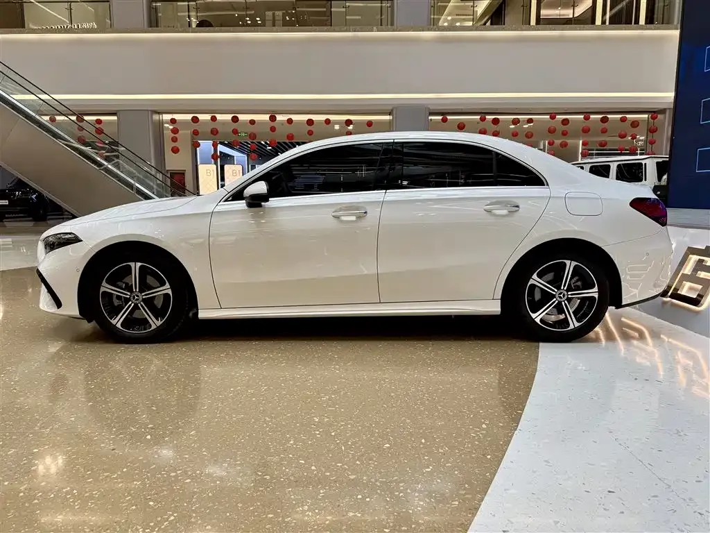 Mercedes-Benz A-Class 2023 из CN, фото 8