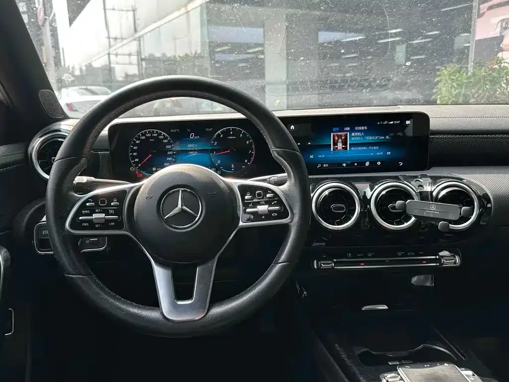 Mercedes-Benz A-Class — фото 8
