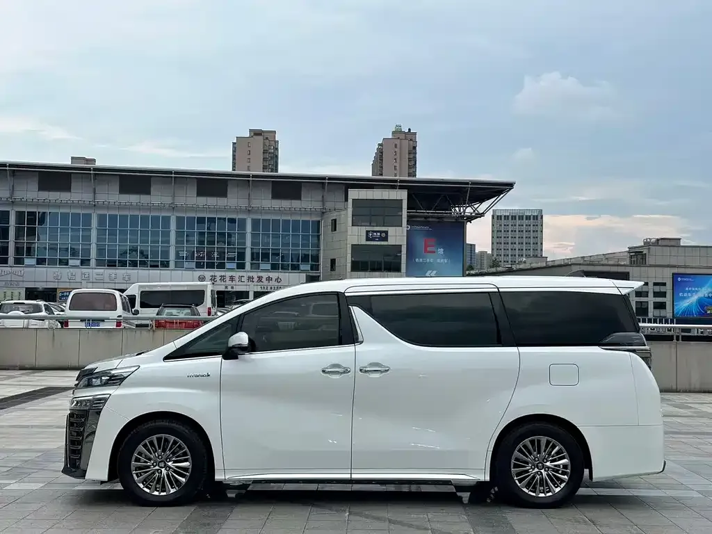 Toyota Vellfire 2022 из CN, фото 5