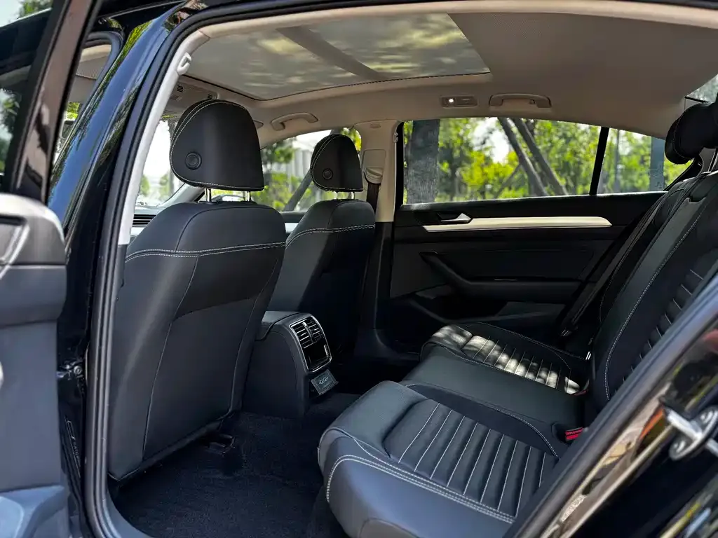 Volkswagen Magotan 2023 из CN, фото 6