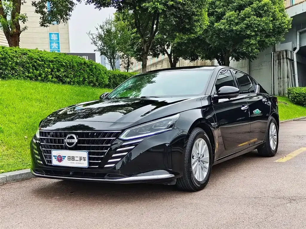 Nissan Teana — фото 1