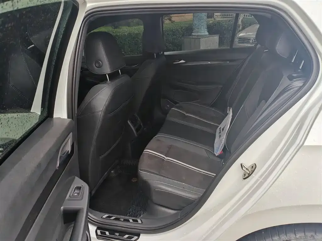 Volkswagen Golf 2023 из CN, фото 5
