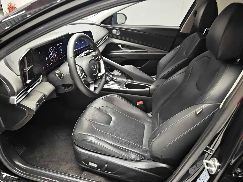 Hyundai Elantra — фото 4