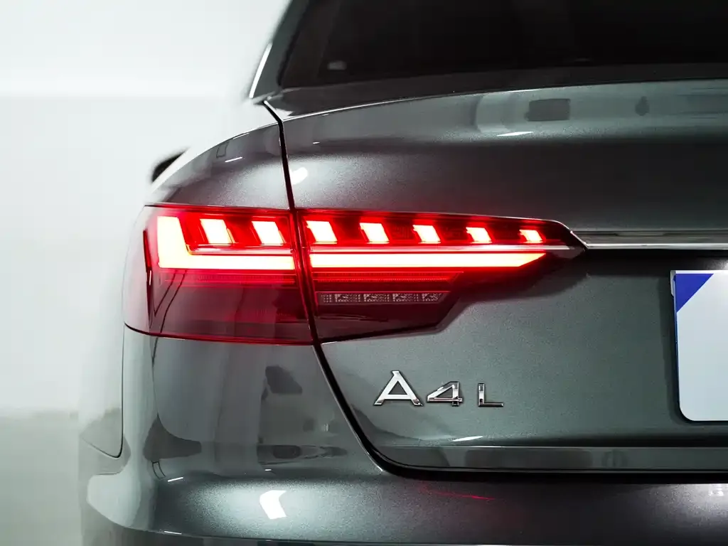 Audi A4L — фото 7