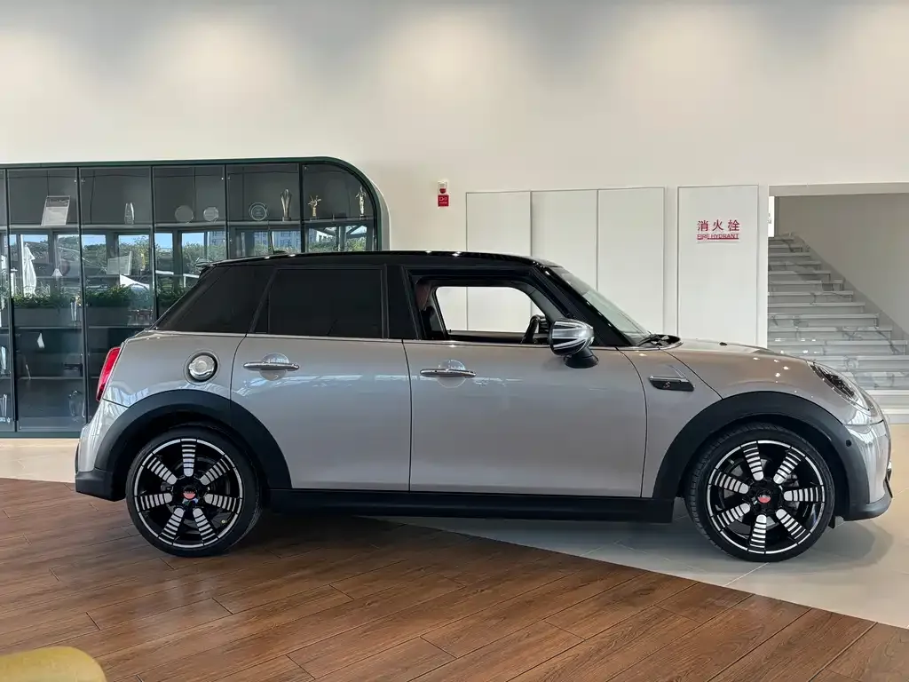 MINI Cooper (3-door) 2023 из CN, фото 3