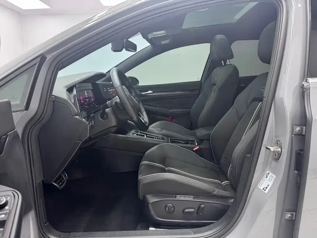 Volkswagen Golf 2022 из CN, фото 8