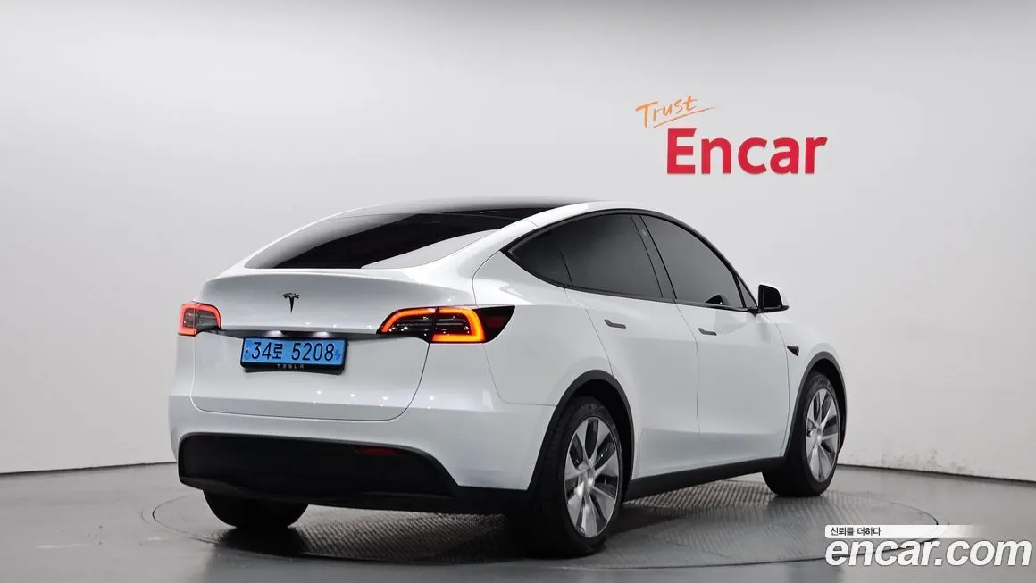 Tesla Model Y 2023 из KR, фото 2