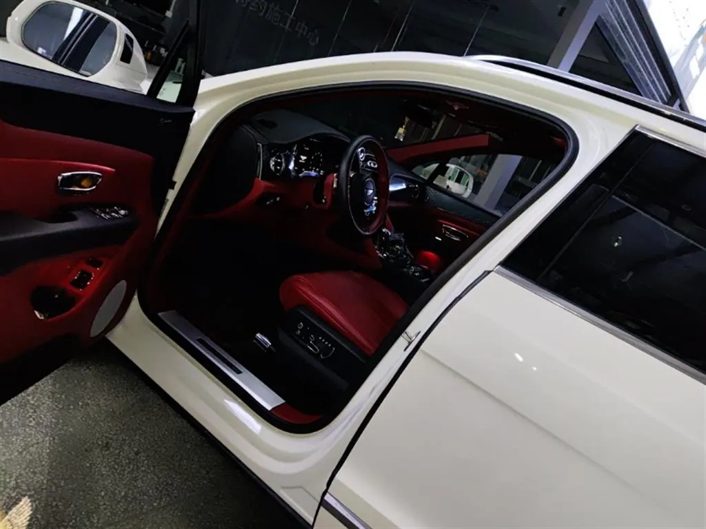 Bentley Bentayga 2022 из CN, фото 8