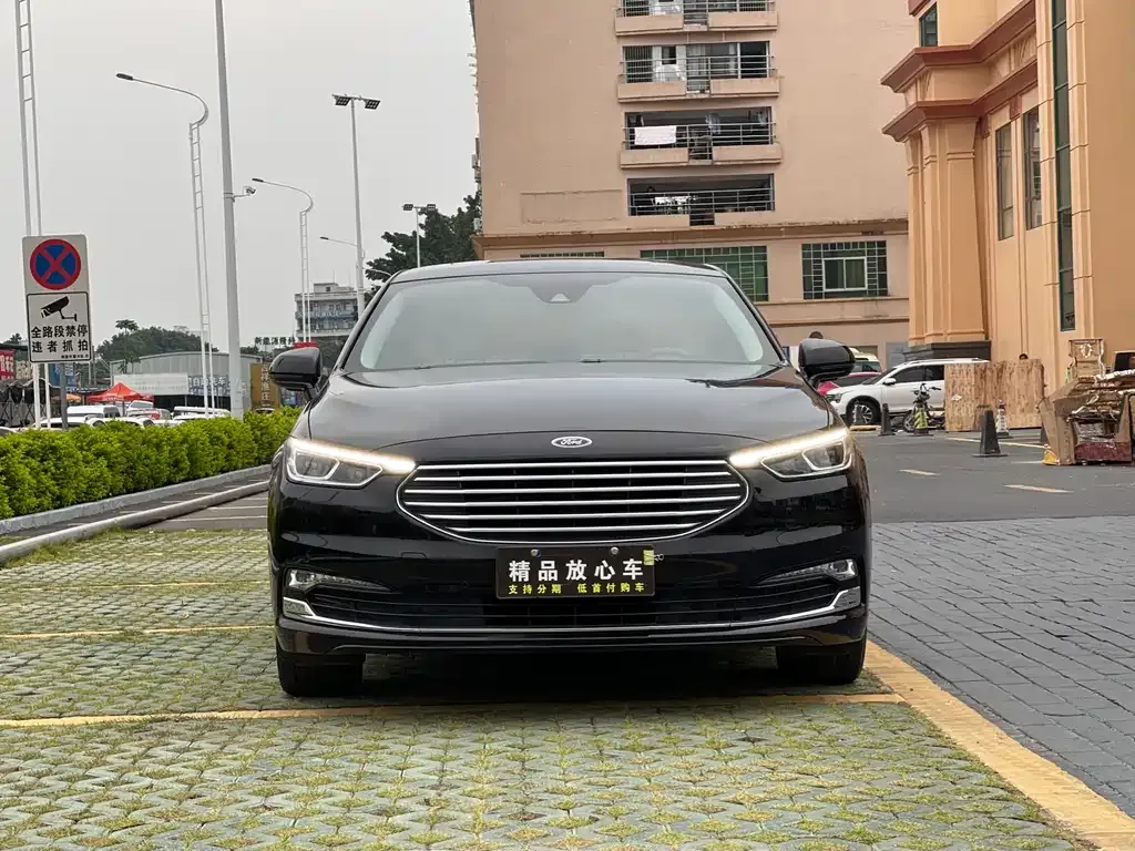 Ford Taurus 2022 из CN, фото 2