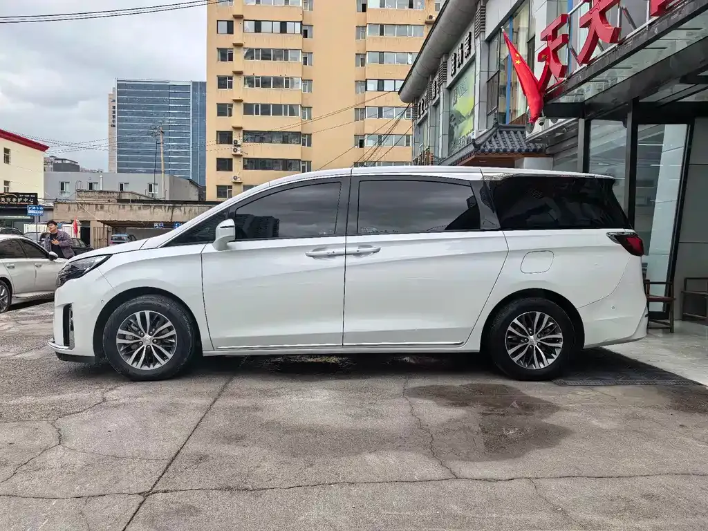 Buick GL8 2022 из CN, фото 3