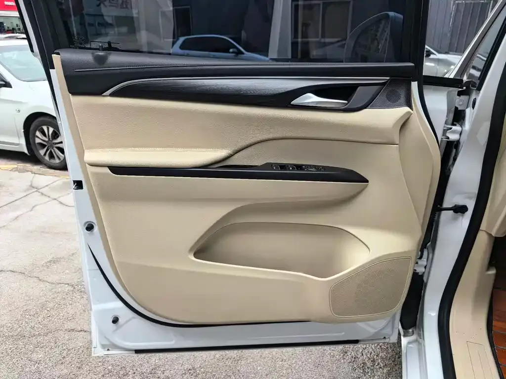 Buick GL8 2022 из CN, фото 9