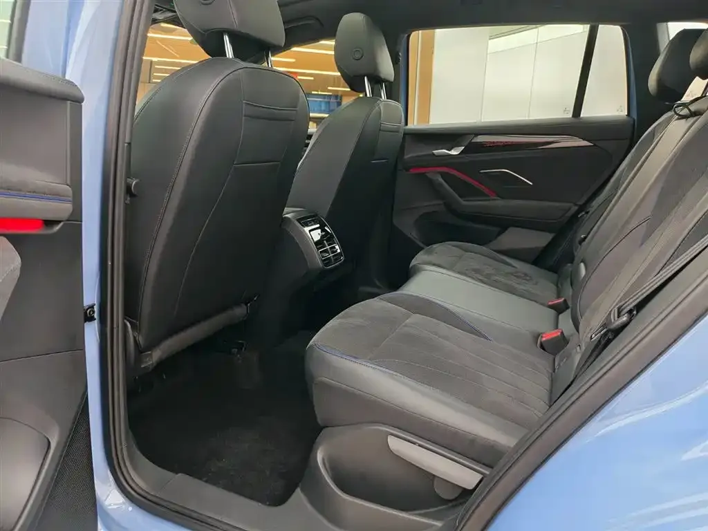 Volkswagen Tiguan L 2024 из CN, фото 8