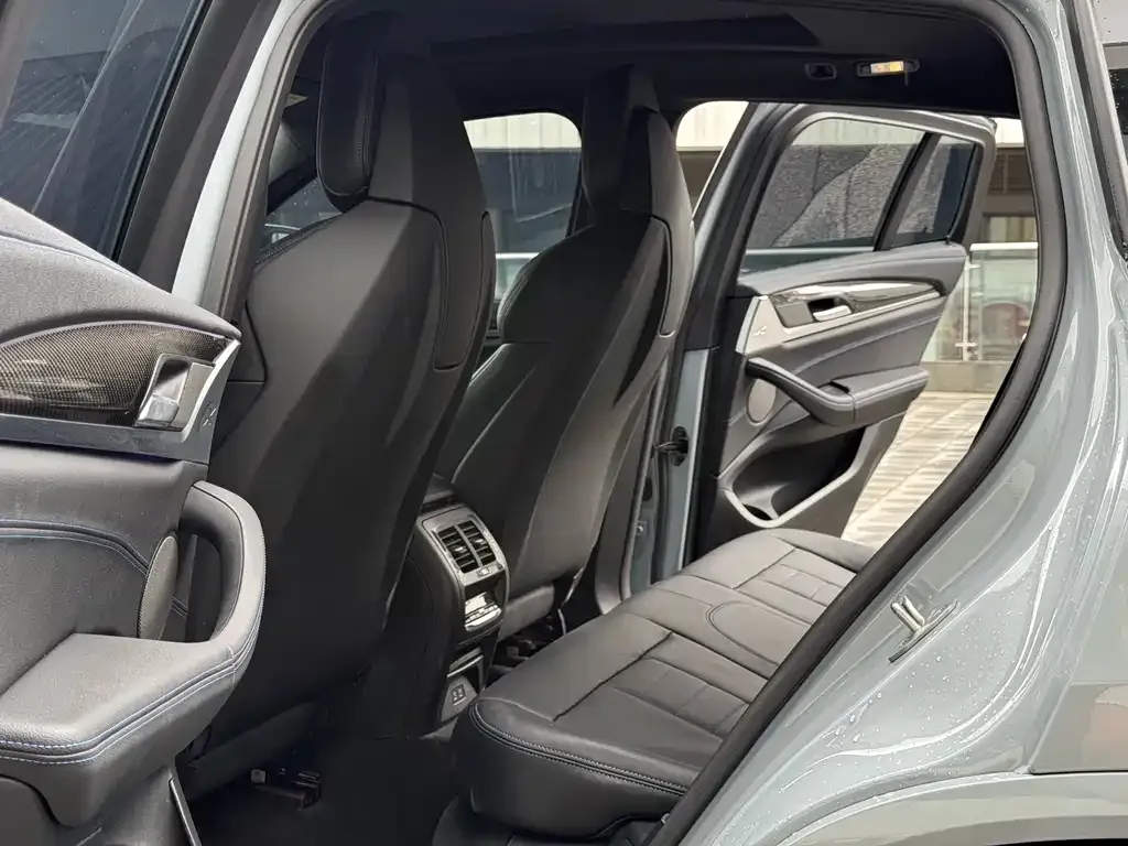 BMW X4 M40i 2024 из CN, фото 10