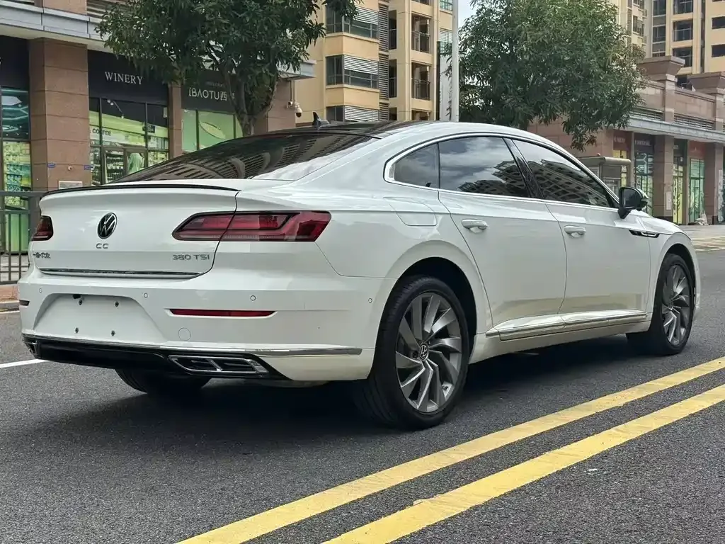 Volkswagen CC 2023 из CN, фото 5