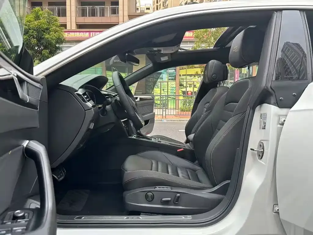 Volkswagen CC 2023 из CN, фото 6