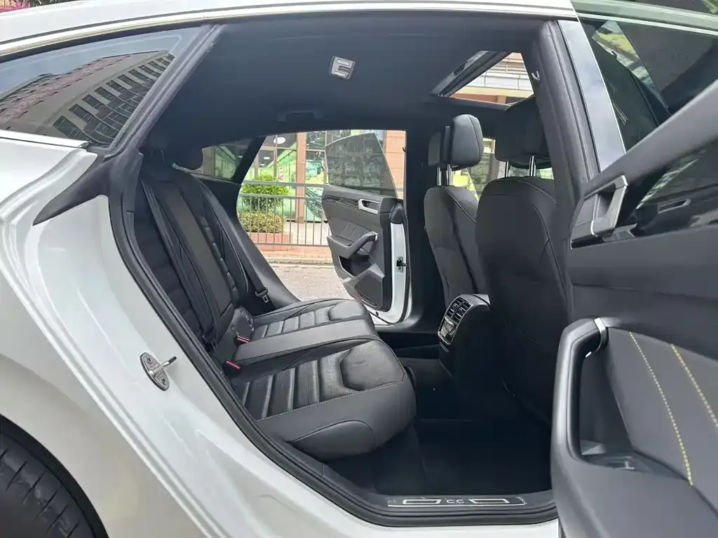 Volkswagen CC 2023 из CN, фото 7